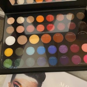 Eyeshadow Palette Morphe x James Chanes